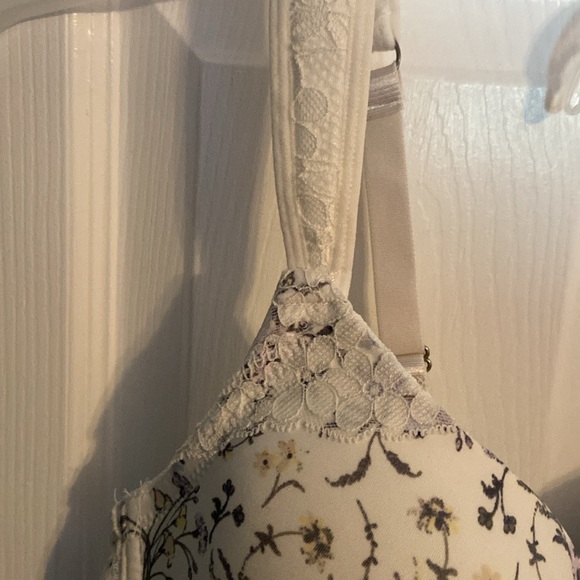 Jessica Simpson bras two for $20 - Picture 5 of 9